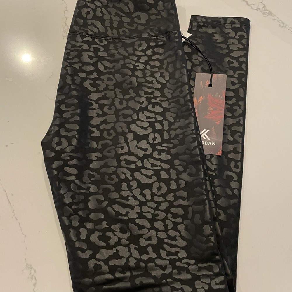 Kyodan Black Cheetah Print Leggings Size Small NWT - Picture 2 of 6